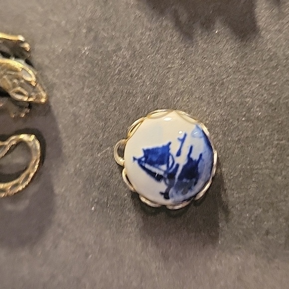 Pendants - Picture 7 of 8